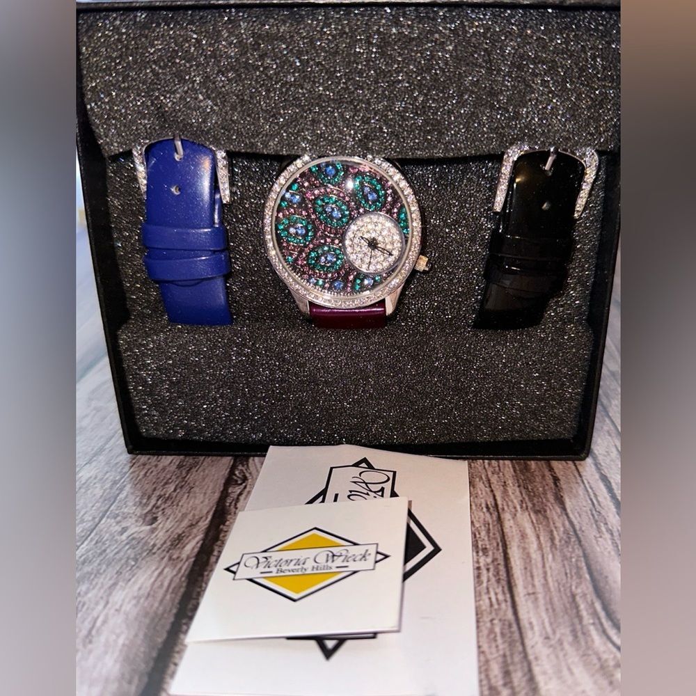 NIB Victoria Wieck SilverTone Ladies Watch Peacock Feather Design Crystal Face!